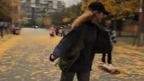 最近这个姑娘火了，没想到女生玩滑板也可以这么酷，被圈粉了