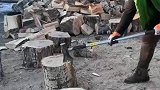 锰钢材质打造的斧头，劈柴速度杠杠的