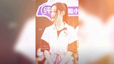 《创3》张艺凡指导赵粤,“学渣”的交流,聊唱歌技巧时两人笑了
