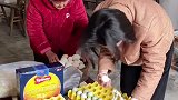 奶奶一辈子舍不得吃舍不得穿