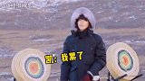 王俊凯 连续脱靶后 把箭插在靶心上 假装自己射中靶心 什么幼稚行为哈哈哈哈哈哈哈
