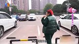 大姐太受欢迎，陌生男子主动搭讪，大哥吃醋了丨凡人有喜