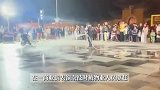 武汉多名残障人士在商业街表演杂技与物业人员起冲突，物业回应