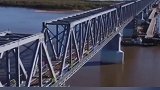 8月17日，中俄首座跨江铁路桥铺轨贯通，通车后，我国将开辟一条西通欧洲的全新欧亚联运大通道。