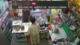 女子带娃买榴莲直接开吃，称没熟有酒味不好吃拒付钱，小孩：好吃