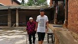 为了帮93岁奶奶实现最后一个愿望，孙子做出了这样一个决定