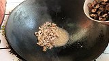 时隔半个月新厨房开火，小白下厨做了啥美味？媳妇直夸厨艺有长进