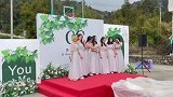 浙江温州：新娘扔出捧花后，7名伴娘集体尖叫“逃离”舞台