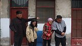 短剧：农村母亲偏向弟弟，女儿不给钱就打人，这时女婿突然回来了