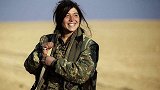 毫无人性，库尔德女兵遭土耳其叛军围住，最后被凌辱至死