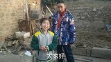 兄妹俩放学回家倒垃圾，母亲买椰子7块8作为嘉奖，兄妹要Pk