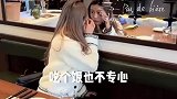 当老婆特别喜欢照镜子，于是老公花3万给妻子买了超大镜子
