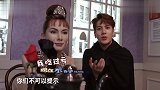 王嘉尔游历蜡像馆,意外遇见老熟人,黄子韬手指被粉丝摸掉色