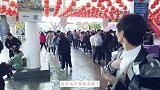 孙胤嘉去欢乐谷坐过山车，尖叫声一度把画面吓得黑屏