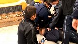 中国台湾：缉毒现场响起枪声！毒贩开枪拒捕 警员险中流弹