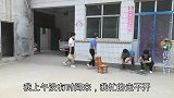 姑姑大兜小兜回娘家，临走时婆婆拿粽子奶奶摘菜，让姑姑满载而归