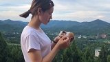 带上猪猪一起看风景
