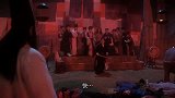 星爷巧用吸铁石，把敌人吸到了火炉，敌人被活活烧死
