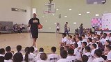 篮球-17年-现身克拉克森训练营 魔术师约翰逊亲自指导小学员-专题