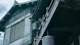 天黑了不准出门，不然会被抓走，像不像小时候外婆给你讲的故事？