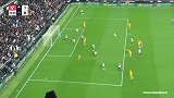 贝林厄姆跳步失点慢放 瓦伦门将双脚已提前离线