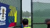 由于雷暴天气西班牙队决赛前的最后一次训练被迫暂停