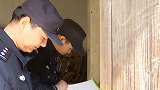 学校保安偷拿初三学生课本卖废品 已被警方拘留