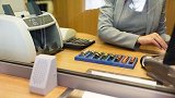 男子存银行900万2年后余额归零 银行赔他1100万