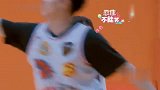 张铭恩教女友如何投篮，结果遭自己啪啪打脸，徐璐笑出鹅叫声
