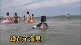 海边奇怪的一幕