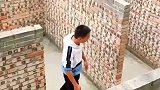 小伙子闯迷宫，进去后发现无路可走，于是选择了作弊