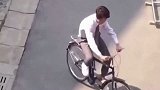 肖战骑自行车，配上这个BGM画面真的绝了，这个憨憨晃晃悠悠的