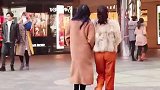 三里屯街拍：过年回家春节穿什么，羽绒服还是大衣？