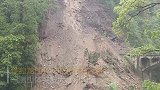云南独龙江公路山体大面积垮塌 路面被埋交通中断