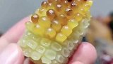 玉石手艺人用玉石雕刻的玉米，真的让人想咬一口！
