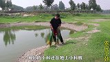 大坝干旱剩下最后一水坑，渔夫撒大网捕鱼，连撒两网发生了什么？