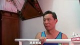 钟南山健身科研两不误 家中练习双杠体力棒