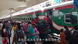 孟加拉国的火车是啥样的完全没有空座，车顶上都是人
