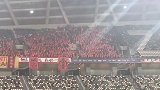 恒大球员出场热身 球迷助威声势浩荡