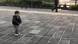 当着爸爸面打他的小情人，真当爸爸不存在吗，哪怕是儿子也追着揍