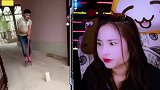 憋笑大挑战：小伙玩铁锹失误，很抱歉我忍不住笑了！