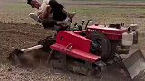 乘坐式履带旋耕机，旋耕深度可达到25公分，太好用了