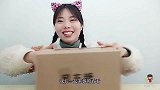 美食开箱：小姐姐吃“风车棒棒软糖”，旋转好似五色花，软糯香甜