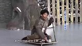 宋小宝演乞丐，刚一出场就逗得观众哈哈大笑，真是太像了