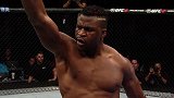 连续凶狠重拳打懵对手！UFC残忍KO裁判慌忙叫停