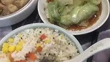 男子真功夫用餐，菜里吃出包装袋