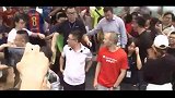 西甲-1617赛季-签名合影一一满足 小白入场即受追捧-新闻