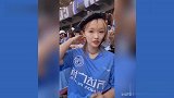 比赛沉闷不要紧 大连美女球迷看台抢镜好养眼