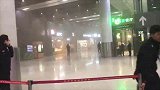 西安咸阳机场冒出大量烟雾 官方回复：冒烟点为一微型睡眠屋