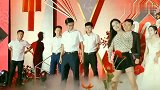 婚礼上的小游戏，伴郎伴娘尬舞，伴郎亮了！